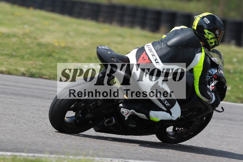 Archiv-2022/13 25.04.2022 Plüss Moto Sport ADR/Freies Fahren/backside